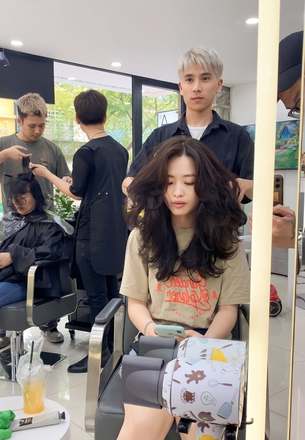 Kiểu tóc Xoăn bung